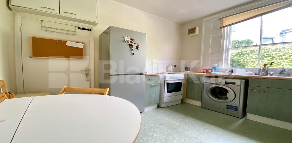 			VIRTUAL TOUR AVAILABLE!, 3 Bedroom, 1 bath, 1 reception Apartment			 Remington Street, ANGEL 